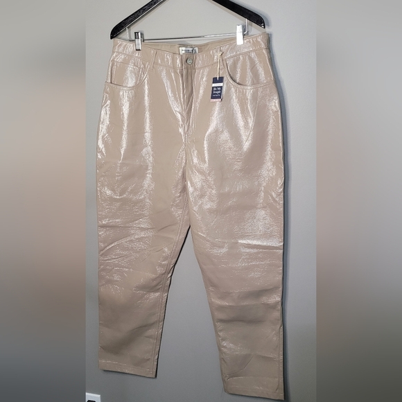 Abercrombie Curve Love 90s Straight High Rise Tan Vegan Leather Pants NWT 18R - Picture 2 of 5